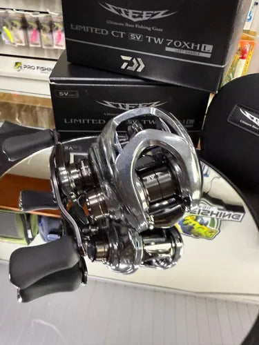 Nova Carretilha Daiwa Steez Limited Ct Sv 70xh/l - 2025 - Frete Grátis